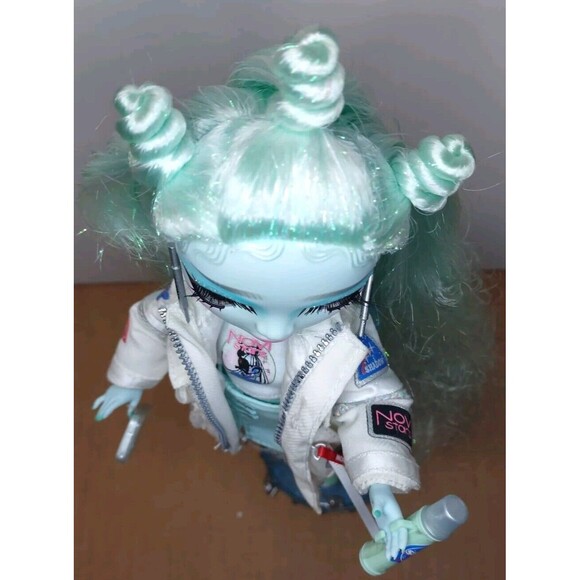 Rainbow High Shadow High Zooey Electra Seafoam Blue DOLL MGA 2022 Exclusive Accs - Picture 16 of 16